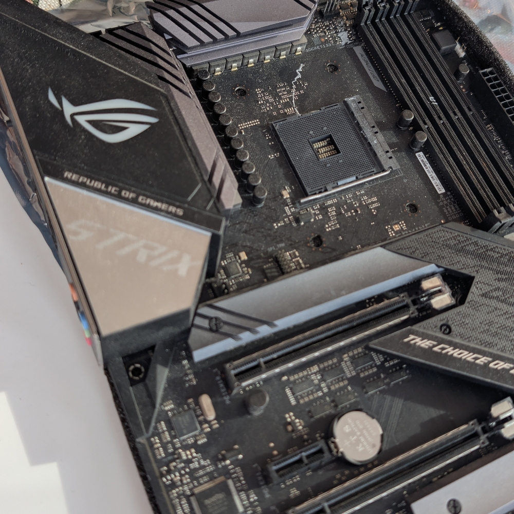 ASUS ROG STRIX X570-F Gaming Motherboard - Picture 2 of 7